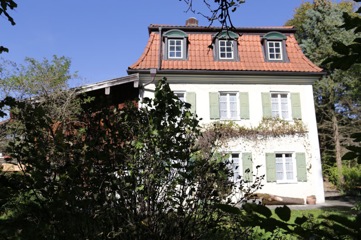 Immobilie, Chieming, Chiemsee, historisch, Denkmalschutz, Villa, 19. Jahrhundert, Garten, Seenähe, Bachlauf, Salon, von Treu, Feriendomizil, Landsitz,