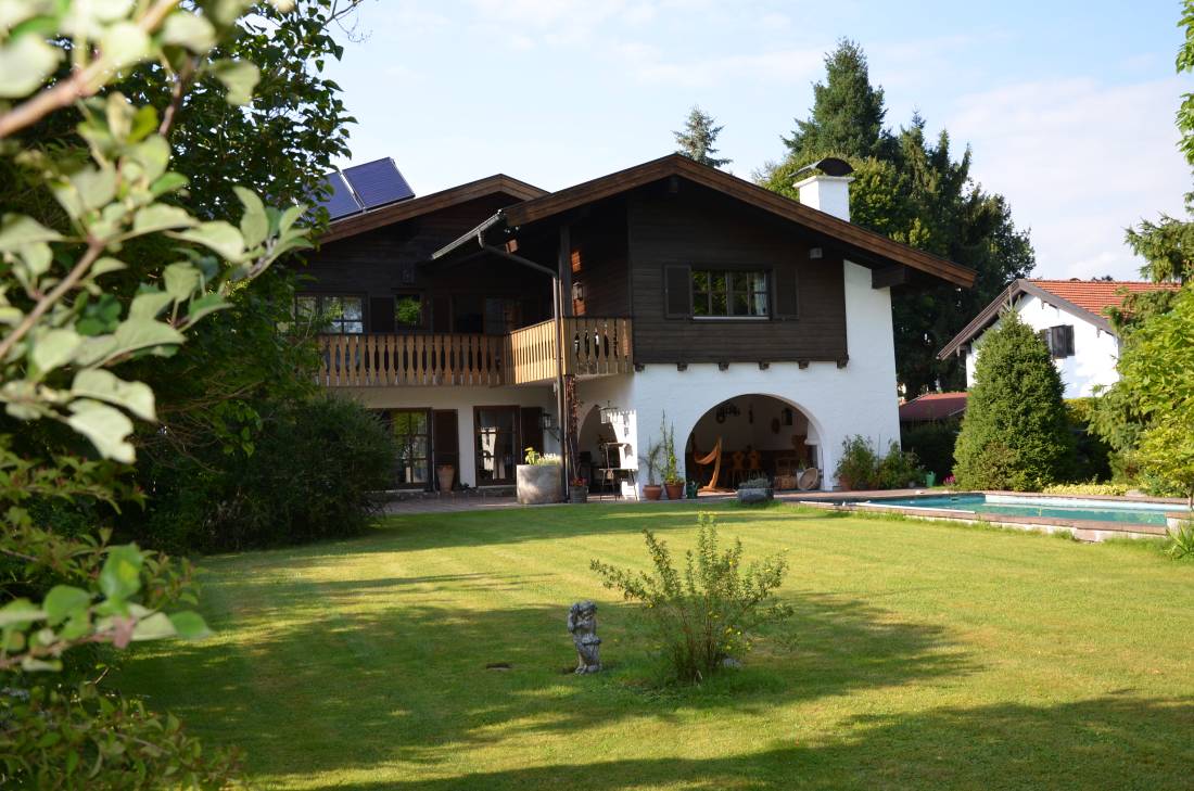 Haus in Bernau am Chiemsee, Landhaus, Familienhaus, Ferienwohnung, Grundstück, Garten, Massivhaus, Terrasse, Schwimmbad, Solar, Keller, Wellness, Werkstatt, Chiemgau, ideale Infrastruktur