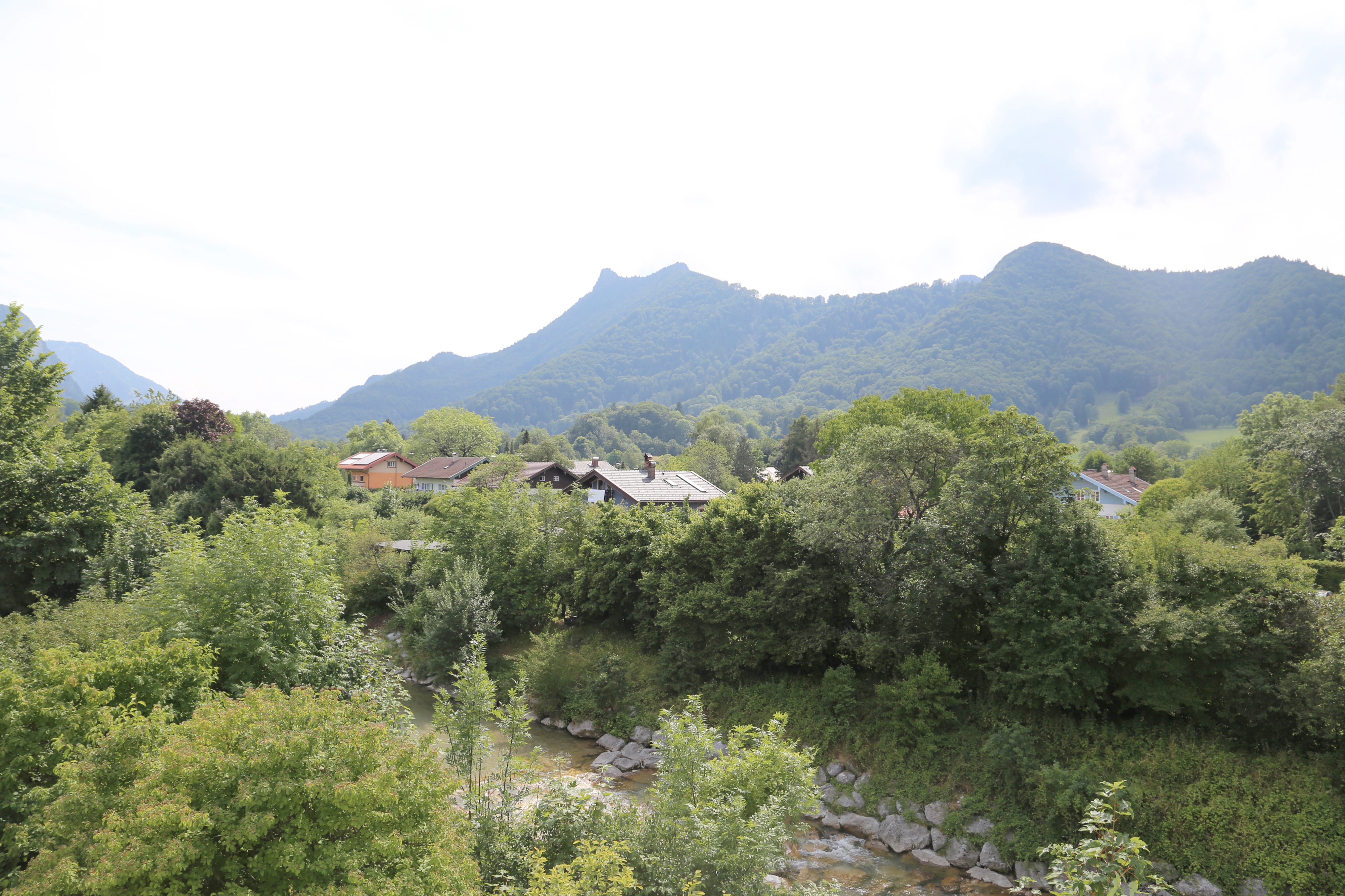 Ausblick zur Prien und zu den Bergen